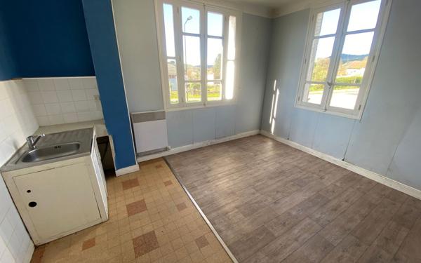 Maison à vendre    2 pièces •  Peyrat-le-Château