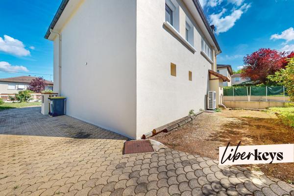 Maison familiale 278 m² avec jardin arboré, piscine, véranda, stationnements – Calme absolu