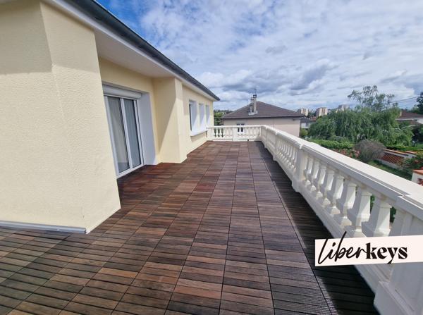 Maison familiale 278 m² avec jardin, piscine, véranda, stationnements – Calme absolu