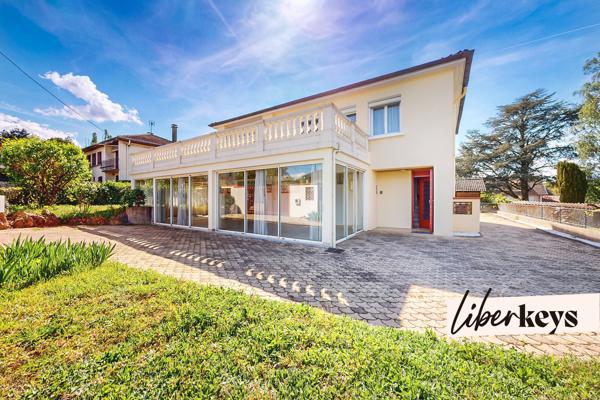 Maison familiale 278 m² avec jardin arboré, piscine, véranda, stationnements – Calme absolu