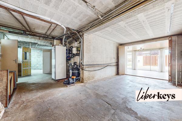 Maison familiale 278 m² avec jardin arboré, piscine, véranda, stationnements – Calme absolu