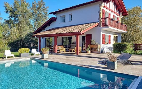 Maison à vendre    6 pièces • 246 m2 Saint-Pierre-d'Irube