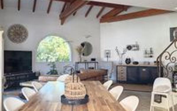 Maison à vendre    6 pièces • 246 m2 Saint-Pierre-d'Irube