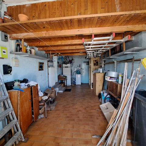 A VENDRE LAVELANET MAISON AVEC CHAMBRE + SALLE DE BAINS + WC AU RDC