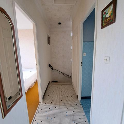 A VENDRE LAVELANET MAISON AVEC CHAMBRE + SALLE DE BAINS + WC AU RDC