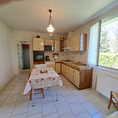 A VENDRE LAVELANET MAISON AVEC CHAMBRE + SALLE DE BAINS + WC AU RDC