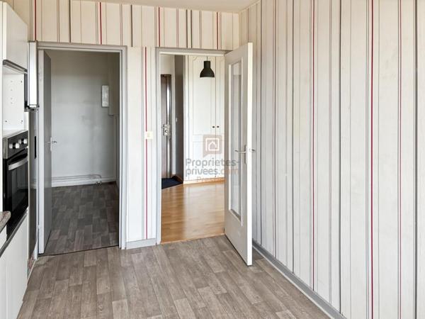 BORDEAUX CAUDERAN Appartement de trois pièces avec terrasse, balcon ascenseur cave et parking