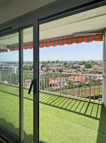 BORDEAUX CAUDERAN Appartement de trois pièces avec terrasse, balcon ascenseur cave et parking
