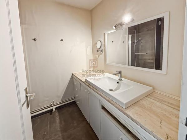 BORDEAUX CAUDERAN Appartement de trois pièces avec terrasse, balcon ascenseur cave et parking