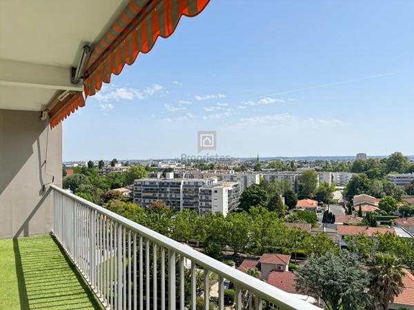 BORDEAUX CAUDERAN Appartement de trois pièces avec terrasse, balcon ascenseur cave et parking