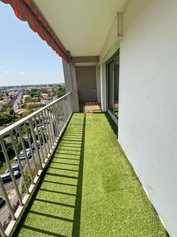 BORDEAUX CAUDERAN Appartement de trois pièces avec terrasse, balcon ascenseur cave et parking