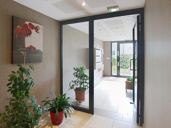 Mondeville centre T3 impeccable avec balcon et garage