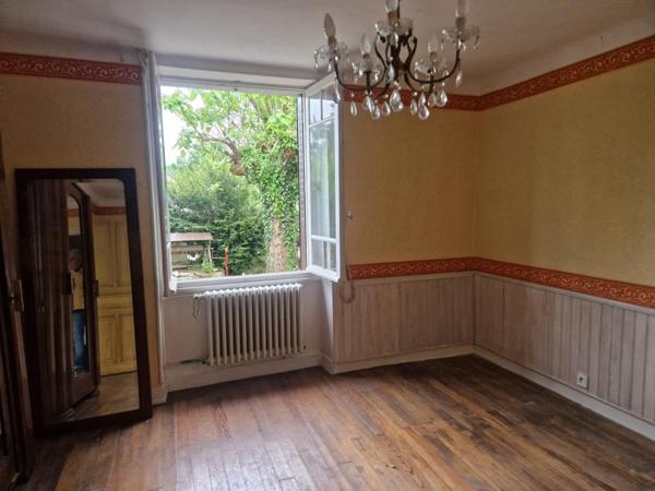 Belle longère avec 4000 M2de terrain, dépendances