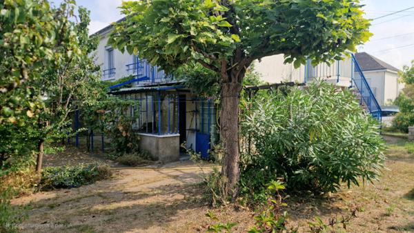 Maison proche écoles , gare TGV , pharmacie , autoroute A 10