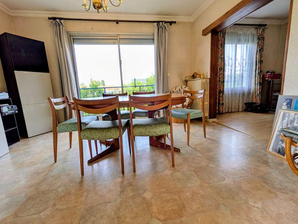 Maison proche écoles , gare TGV , pharmacie , autoroute A 10