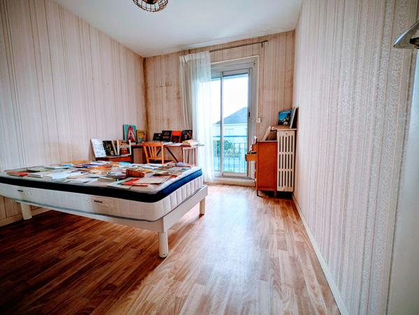 Maison proche écoles , gare TGV , pharmacie , autoroute A 10