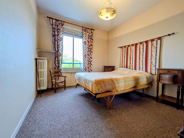 Maison proche écoles , gare TGV , pharmacie , autoroute A 10