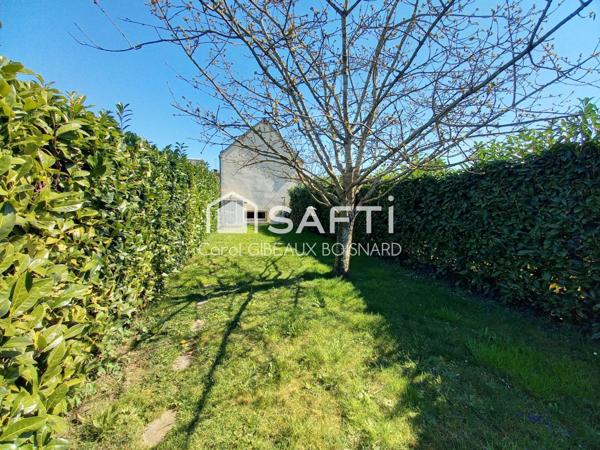 Maison atypique avec jardin, idéale pour une famille.