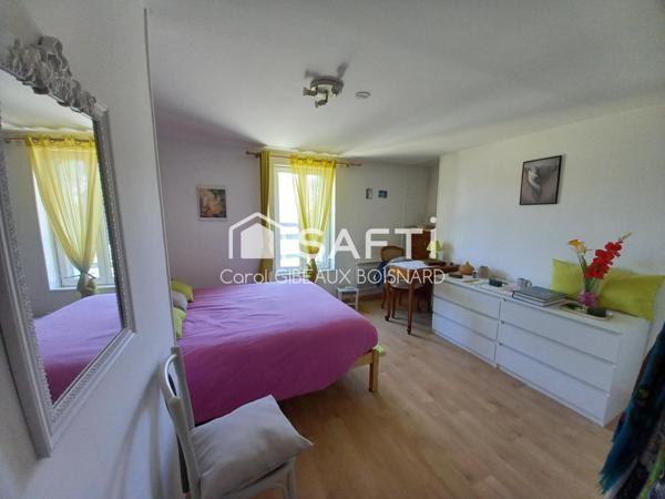 Maison atypique avec jardin, idéale pour une famille.