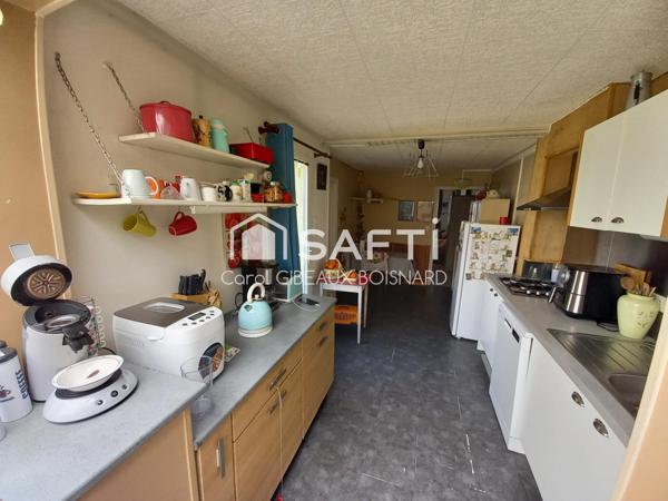 Maison atypique avec jardin, idéale pour une famille.