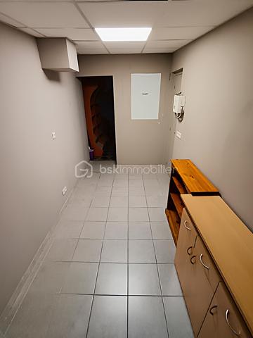 Local d activites de 71 m²