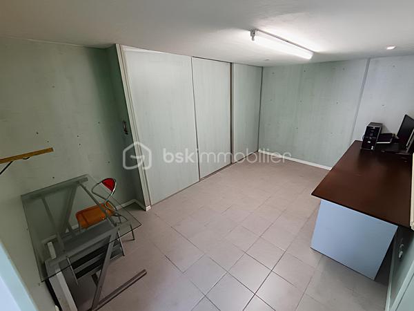 Local d activites de 71 m²