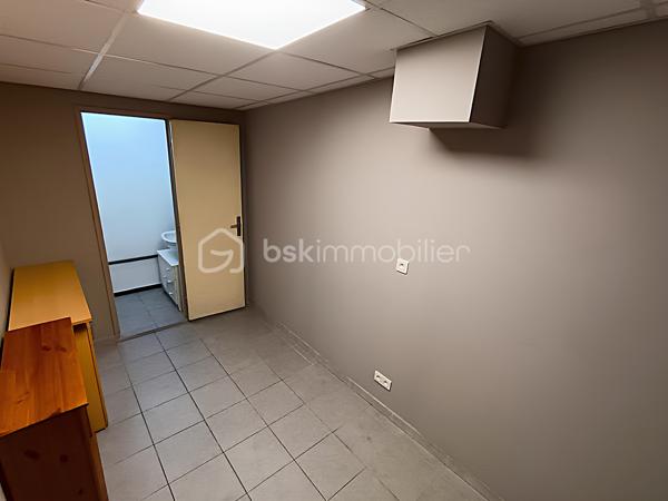 Local d activites de 71 m²