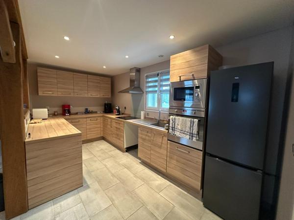 Maison 137 m², 4 pièces, 3 chambres, 3 garages, piscine