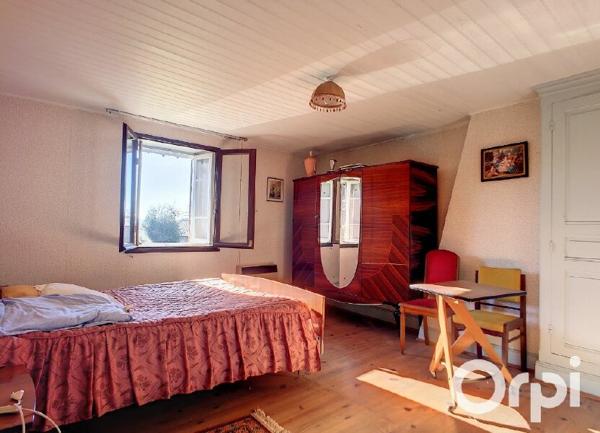 Maison à vendre    6 pièces • 175 m2 Charbonnières-les-Vieilles