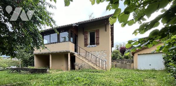 Pavillon avec garages proche du centre ville