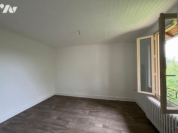 Pavillon avec garages proche du centre ville