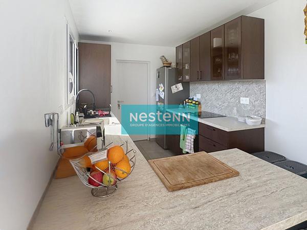 Vente d'une maison vivable de plain pied 4 chambres avec un grand terrain constructible dans le bourg de Saint Aaron