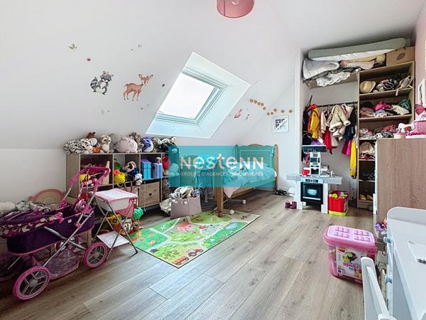 Vente d'une maison vivable de plain pied 4 chambres avec un grand terrain constructible dans le bourg de Saint Aaron