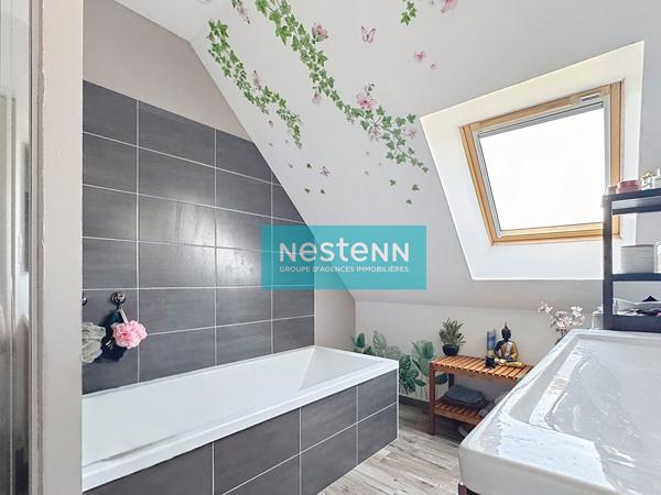 Vente d'une maison vivable de plain pied 4 chambres avec un grand terrain constructible dans le bourg de Saint Aaron