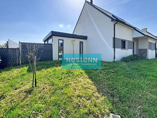 Vente d'une maison vivable de plain pied 4 chambres avec un grand terrain constructible dans le bourg de Saint Aaron