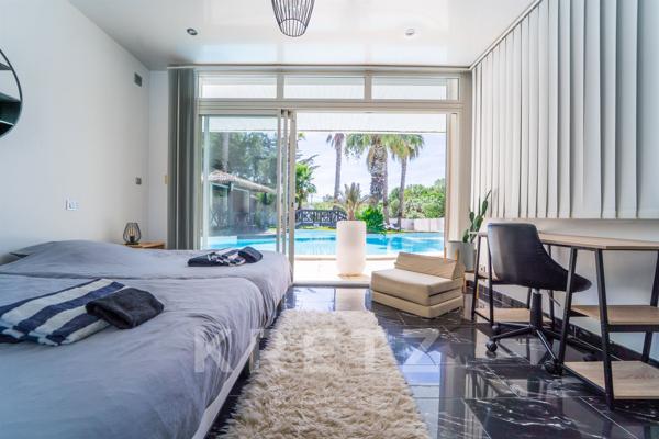 Villa d'architecte contemporaine en bord de mer