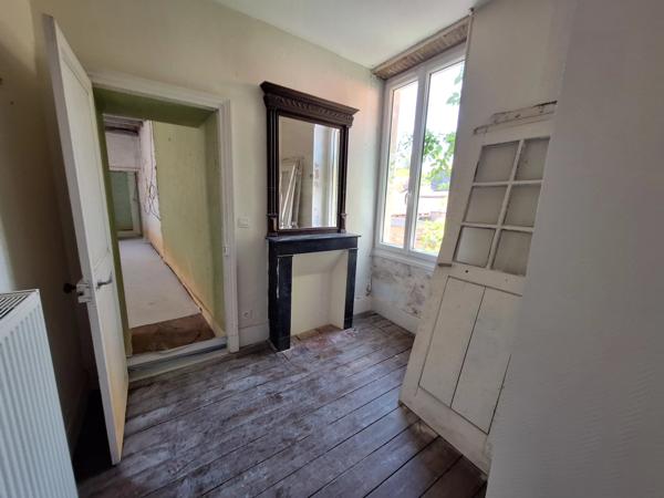 Maison de caractère à finir de rénover plus appartement