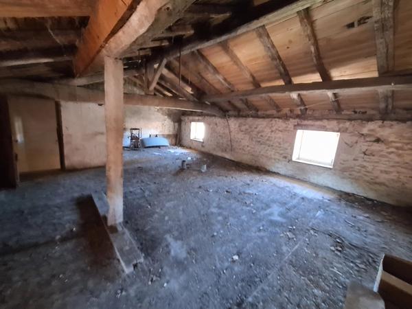 Maison de caractère à finir de rénover plus appartement