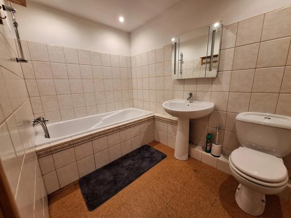 Maison de caractère à finir de rénover plus appartement