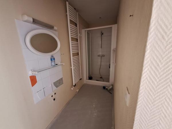 Maison de caractère à finir de rénover plus appartement