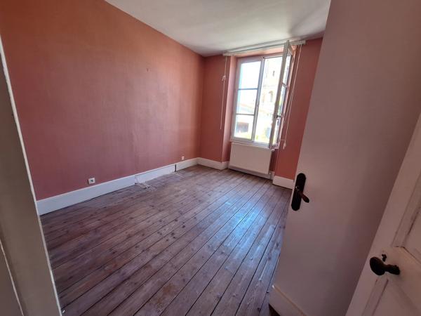 Maison de caractère à finir de rénover plus appartement