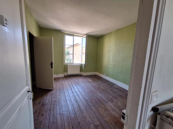 Maison de caractère à finir de rénover plus appartement