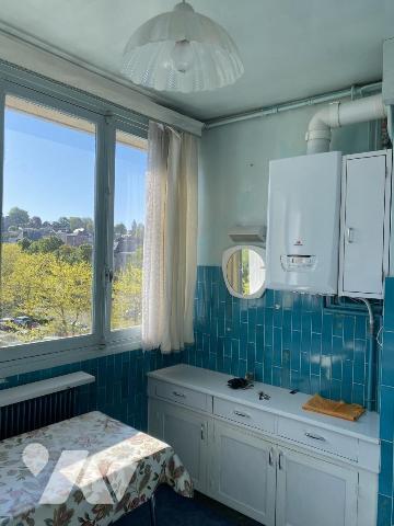 CENTRE-VILLE UN APPARTEMENT 4 PP AVEC CAVES - GRENIER ET GARAGE