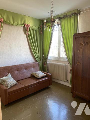 CENTRE-VILLE UN APPARTEMENT 4 PP AVEC CAVES - GRENIER ET GARAGE