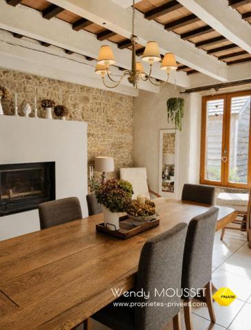Ensemble de l'immobilier de caractère en pierres avec deux longères, dépendances, cabanes perchées à 20 min de Vannes