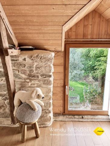 Ensemble de l'immobilier de caractère en pierres avec deux longères, dépendances, cabanes perchées à 20 min de Vannes