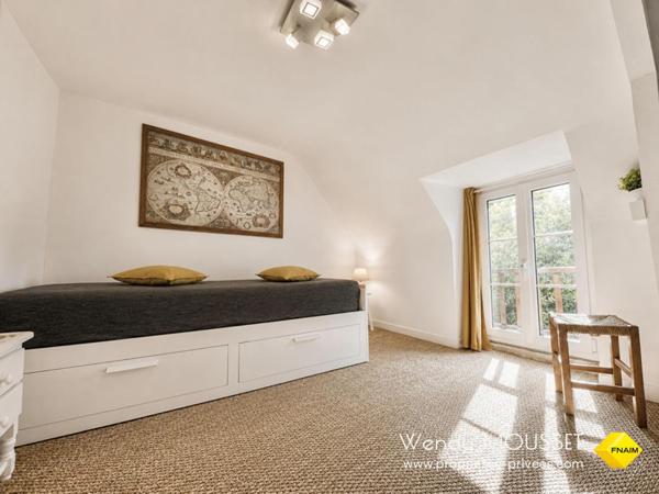 Ensemble de l'immobilier de caractère en pierres avec deux longères, dépendances, cabanes perchées à 20 min de Vannes