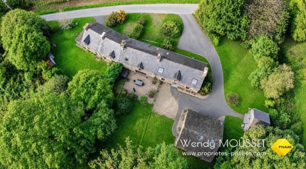 Ensemble de l'immobilier de caractère en pierres avec deux longères, dépendances, cabanes perchées à 20 min de Vannes