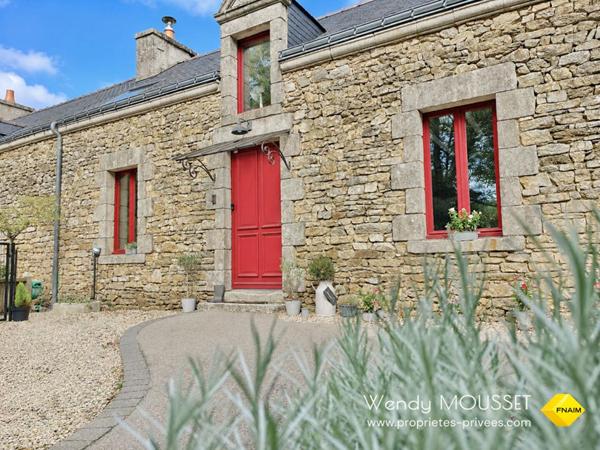 Ensemble de l'immobilier de caractère en pierres avec deux longères, dépendances, cabanes perchées à 20 min de Vannes