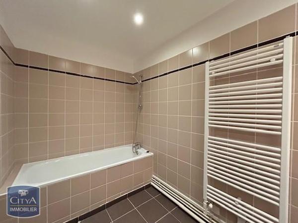 Appartement à louer 4 pièces 102.1m²